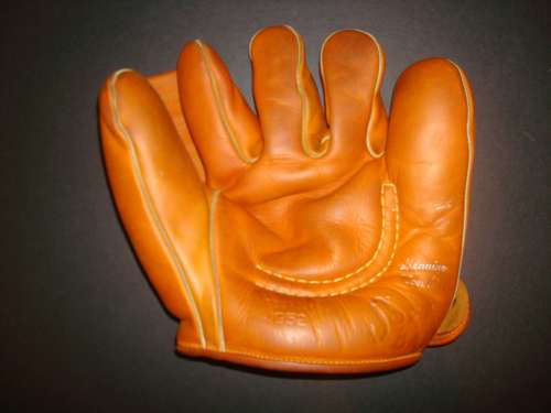 Nokona G952 Softball Front